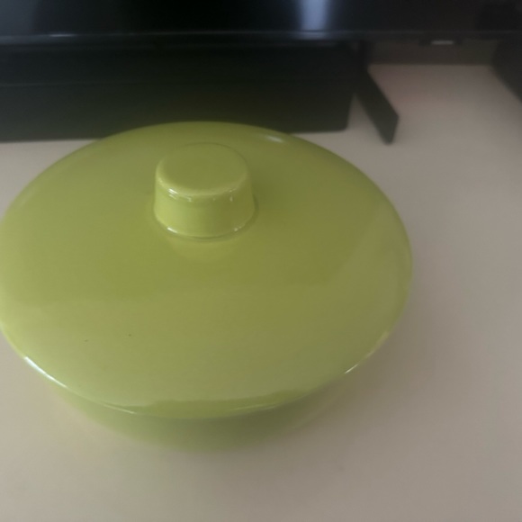 NIB Ceramic Casserole Covered Dish Beautiful Contemporary Artisan Celadon Green - Picture 2 of 6